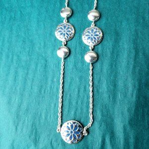 2/20$ Liz & Co blue and silver tone long necklace